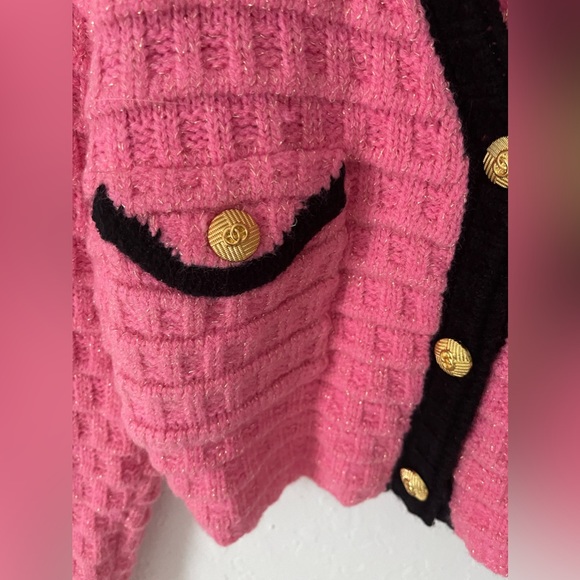 Forever 21 New, Pink Cardigan with black contrasting and gold buttons.fits all - Picture 5 of 5